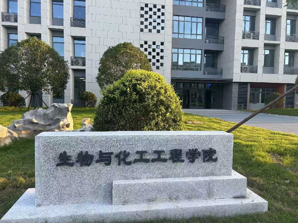贵池区扬州职业大学体育场高杆灯项目